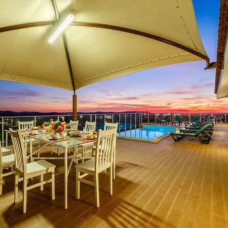 Villa In Alte With Infinity Pool & Hills View 阿尔特