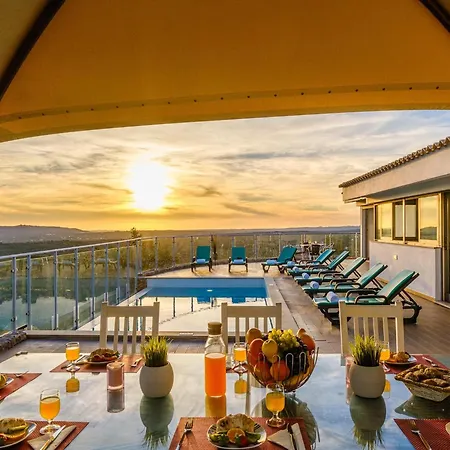 Villa In Alte With Infinity Pool & Hills View